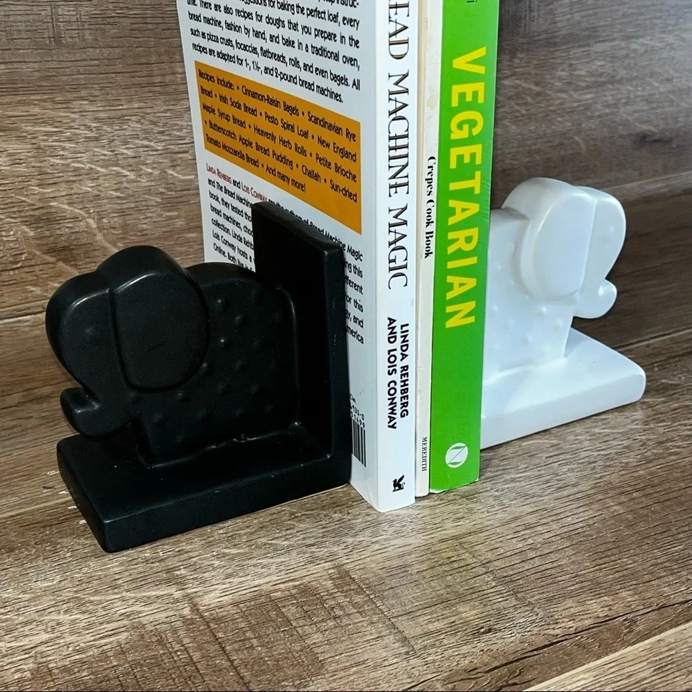 Pair of Ceramic Elephant Bookends Nursery Modern Contemporary‎ Black and White
